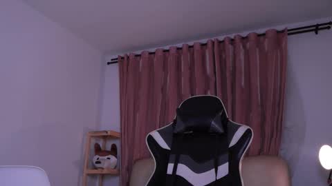 Snapshot of ashleyvalirya chatting on 11.25.25 Ashley Lauren online show from 11.25.25