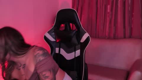 Snapshot of ashleyvalirya chatting on 12.15.25 Ashley Lauren online show from 12.15.25