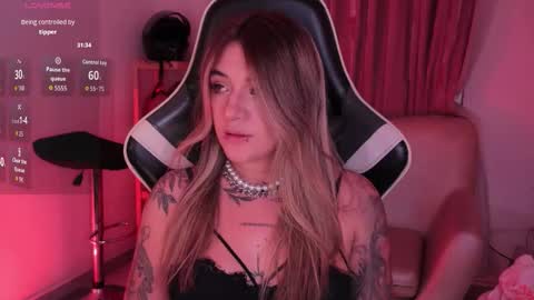 Snapshot of ashleyvalirya chatting on 12.18.25 Ashley Lauren online show from 12.18.25