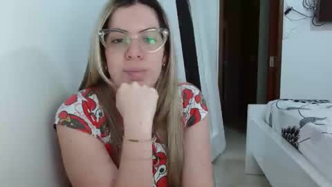 Snapshot of ashlymoon chatting on 01.06.25 AshlyMoon online show from 01.06.25