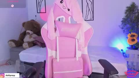 Ashly  online show from 10.18.25