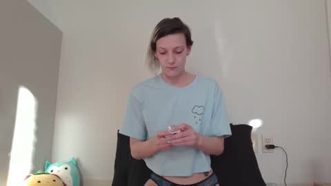 Snapshot of ashquartz chatting on 03.08.25 Ash online show from 03.08.25