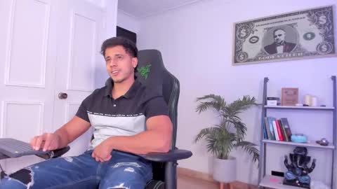 Snapshot of ashton_coleman_ chatting on 09.16.25 my name real is camilo online show from 09.16.25