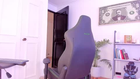 Snapshot of ashton_coleman_ chatting on 09.30.25 my name real is camilo online show from 09.30.25