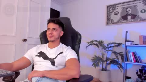 Snapshot of ashton_coleman_ chatting on 11.25.25 my name real is camilo online show from 11.25.25