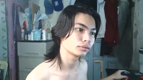 asian_babyboi online show from 10.10.25