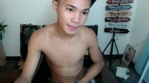 Snapshot of asian_lover05 chatting on 10.14.25 asian_lover05 online show from 10.14.25