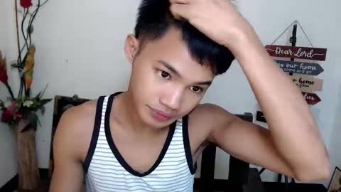 Snapshot of asian_lover05 chatting on 10.17.25 asian_lover05 online show from 10.17.25