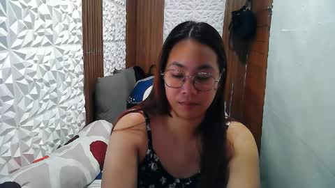 Snapshot of asian_sexydimples chatting on 05.11.26 Trixie online show from 05.11.26
