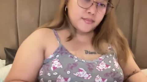Snapshot of asianbunny10 chatting on 05.15.26 Curvy online show from 05.15.26