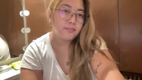 Snapshot of asianbunny10 chatting on 06.04.26 Curvy online show from 06.04.26