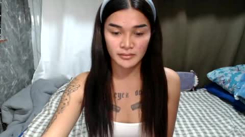 Snapshot of asiangirl_rhian chatting on 06.16.26 goddes rhian online show from 06.16.26