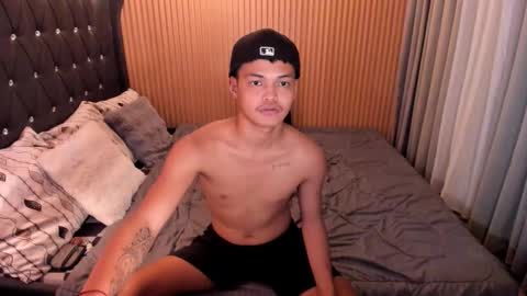 Snapshot of asianhugescott chatting on 10.25.25 VICTORIA SCOTT online show from 10.25.25