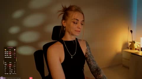 Snapshot of ask_alexa chatting on 11.15.25 Ask Alexa online show from 11.15.25