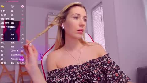 Snapshot of askcaroline chatting on 03.02.25 Caroline online show from 03.02.25