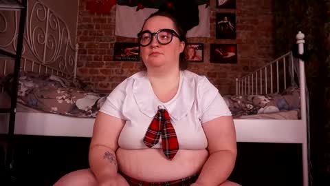 Snapshot of assgives chatting on 11.02.25 Eva online show from 11.02.25