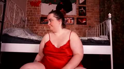 Snapshot of assgives chatting on 11.04.25 Eva online show from 11.04.25