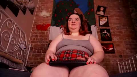 Snapshot of assgives chatting on 11.22.25 Eva online show from 11.22.25