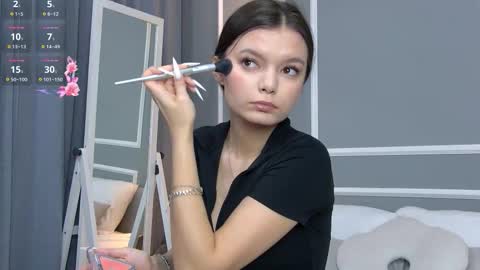 Aster Quinn online show from 11.23.25