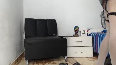 Snapshot of astrid__v chatting on 11.25.25 Astrid online show from 11.25.25