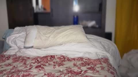 Snapshot of astro_n_tatiana chatting on 12.15.25 astro_n_tatiana online show from 12.15.25