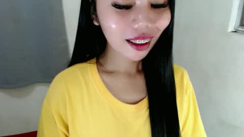 Snapshot of asuna_charming chatting on 12.22.25 asuna_charming online show from 12.22.25