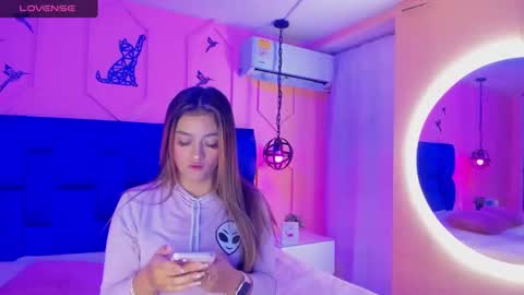 Snapshot of atenea_cute21 chatting on 02.08.25 Athenea online show from 02.08.25