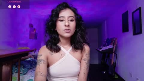 Snapshot of atenea_dragon__ chatting on 11.25.25 Atenea online show from 11.25.25