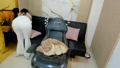 Snapshot of athenaa_tay chatting on 05.31.26 Atenea online show from 05.31.26
