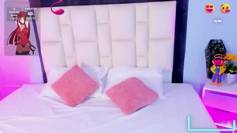 Snapshot of athenea__fox chatting on 10.24.25 athenea__fox online show from 10.24.25