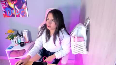 Snapshot of athenea__fox chatting on 11.17.25 athenea__fox online show from 11.17.25