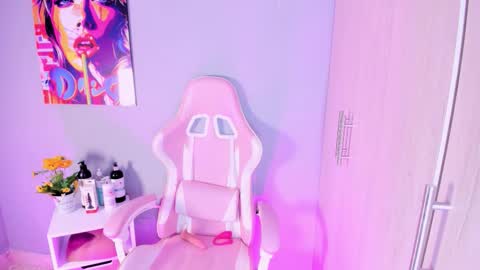 Snapshot of athenea__fox chatting on 11.24.25 athenea__fox online show from 11.24.25