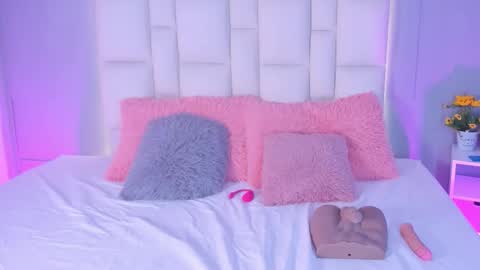 Snapshot of athenea__fox chatting on 11.25.25 athenea__fox online show from 11.25.25