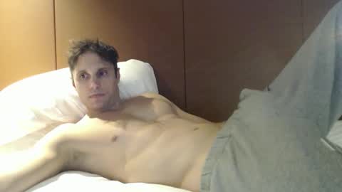 Snapshot of athleteguy55555 chatting on 01.05.26 tommycb55555 online show from 01.05.26