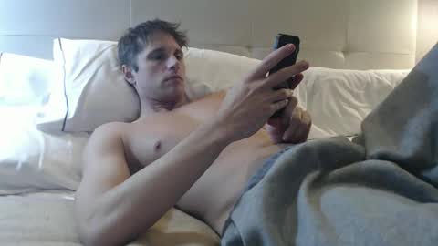 Snapshot of athleteguy55555 chatting on 01.12.26 tommycb55555 online show from 01.12.26