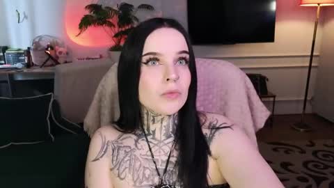online every day between 10am-23pm online show from 04.22.26