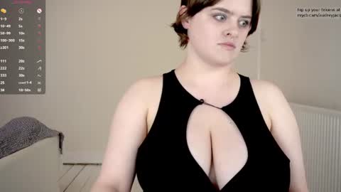 Snapshot of audreyjacq chatting on 06.10.26 Audrey Jacq online show from 06.10.26