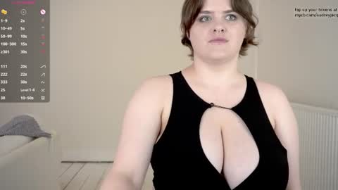 Snapshot of audreyjacq chatting on 06.26.26 Audrey Jacq online show from 06.26.26