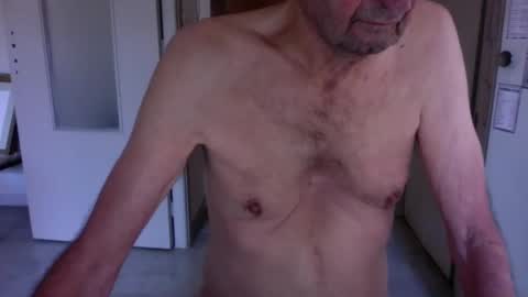 Snapshot of auguste061400 chatting on 12.12.24 auguste061400 online show from 12.12.24