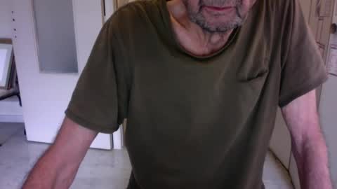 Snapshot of auguste061400 chatting on 01.16.25 auguste061400 online show from 01.16.25