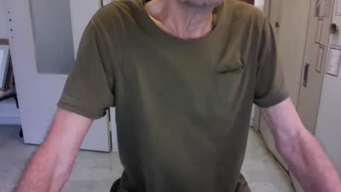 Snapshot of auguste061400 chatting on 02.08.25 auguste061400 online show from 02.08.25