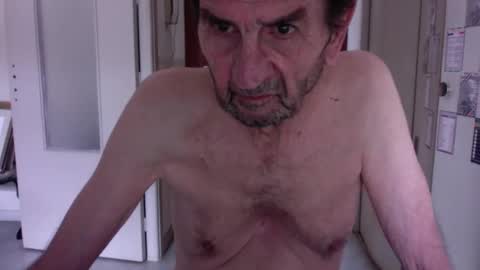 Snapshot of auguste061400 chatting on 03.11.25 auguste061400 online show from 03.11.25