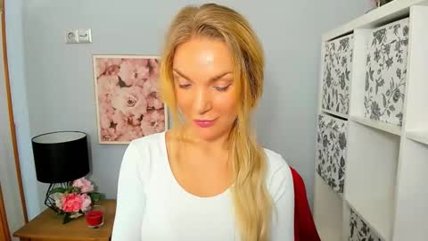 Snapshot of aullorasensual chatting on 12.03.24 AulloraSensual online show from 12.03.24