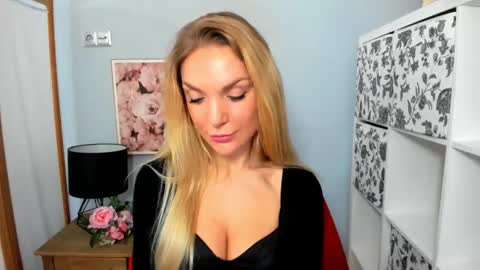 Snapshot of aullorasensual chatting on 12.13.24 AulloraSensual online show from 12.13.24