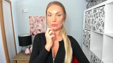 Snapshot of aullorasensual chatting on 01.22.25 AulloraSensual online show from 01.22.25