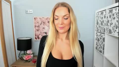 Snapshot of aullorasensual chatting on 02.21.25 AulloraSensual online show from 02.21.25