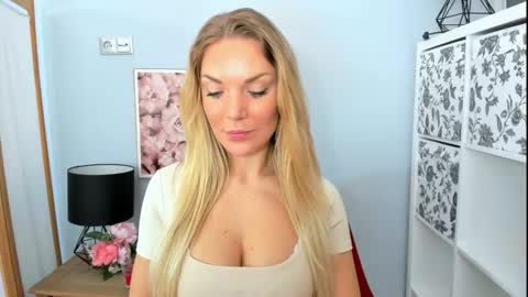 Snapshot of aullorasensual chatting on 02.24.25 AulloraSensual online show from 02.24.25