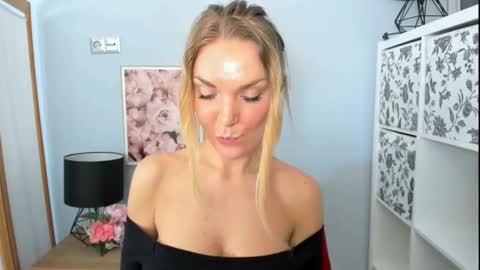 Snapshot of aullorasensual chatting on 02.24.25 AulloraSensual online show from 02.24.25