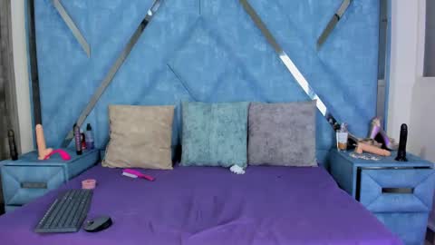 Snapshot of aura_love69 chatting on 11.18.25 Monii Yi online show from 11.18.25