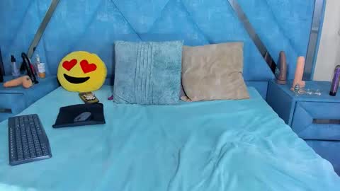 Monii Yi online show from 02.28.26